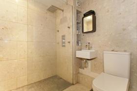 2 bedroom Flat for s...